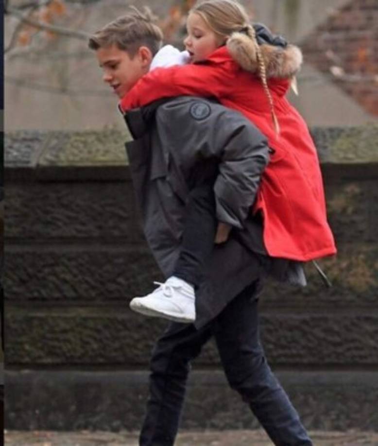 Harper tiene seis años de edad y sus hermanos suelen compartir fotos con ella por medio de las redes sociales.