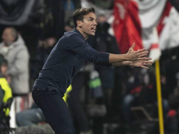 Iñigo Pérez es el técnico del Rayo Vallecano de la primera división de España.