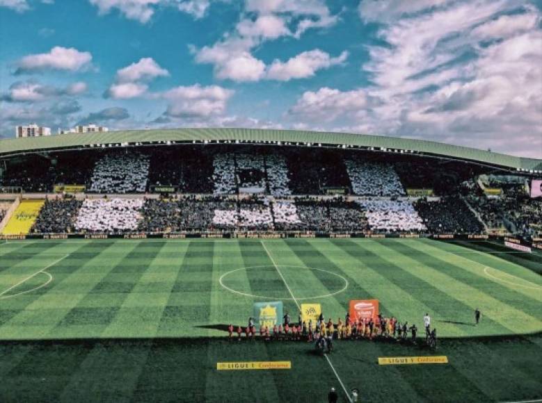 Un hermoso mosaico realizó la afición del Nantes en honor a Emiliano Sala, usaron el doral 9.