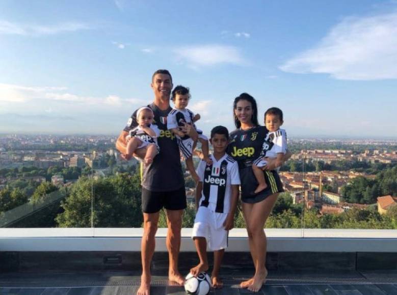 Cristiano y Georgina se mudaron por completo a Italia con toda la familia, el nuevo hogar para el recién fichado por el Juventus.