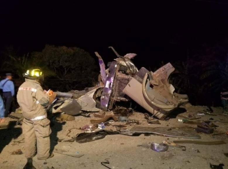 El Cuerpo de Bomberos de Comayagua, la Policía Nacional y varias ambulancias participaron en las labores de rescate de los fallecidos y los heridos.