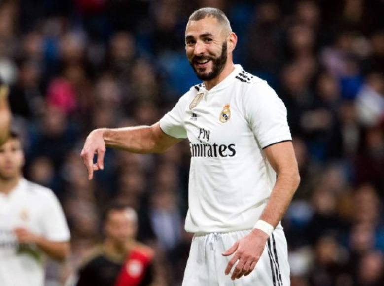 4. Karim Benzema está ganando actualmente un salario de 22 millones de euros.