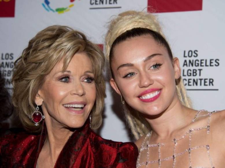 Miley Cyrus con Jane Fonda.