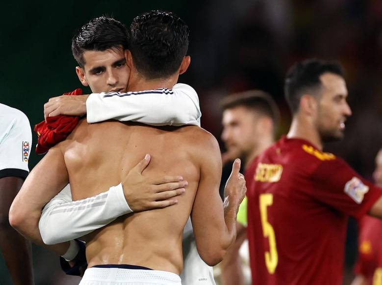 El tremendo abrazo que se dieron Cristiano Ronaldo y Álvaro Morata.