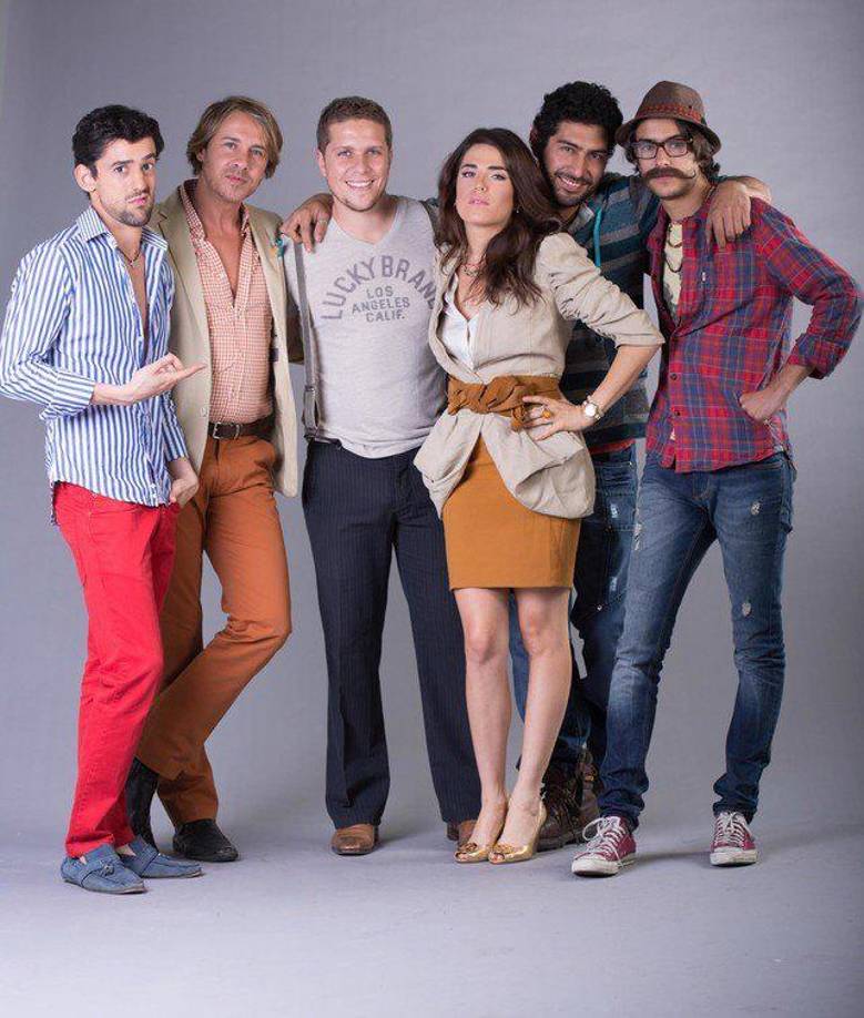 En 2009, Karla Sofía se trasladó a México, donde continuó su carrera en telenovelas y películas. Participó en la exitosa telenovela “Corazón Salvaje” y en la película “Nosotros los Nobles” (2013), que se convirtió en la película más taquillera de la historia de México. Además, formó parte del elenco de la serie “El Señor de los Cielos”, que ganó un premio Emmy Internacional.