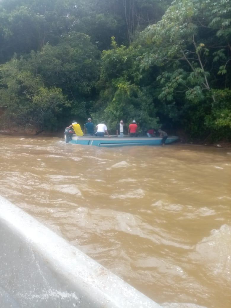 Tres personas que viajaban en una lancha pierden la vida tras naufragio