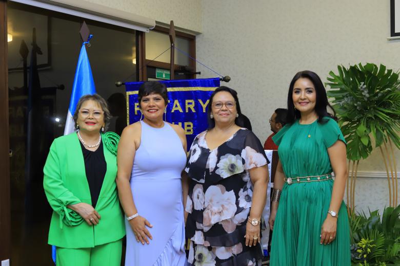 Lorena Peña de Crespo, Yanina Romero, Liliana Canales y Marlen de Rivera