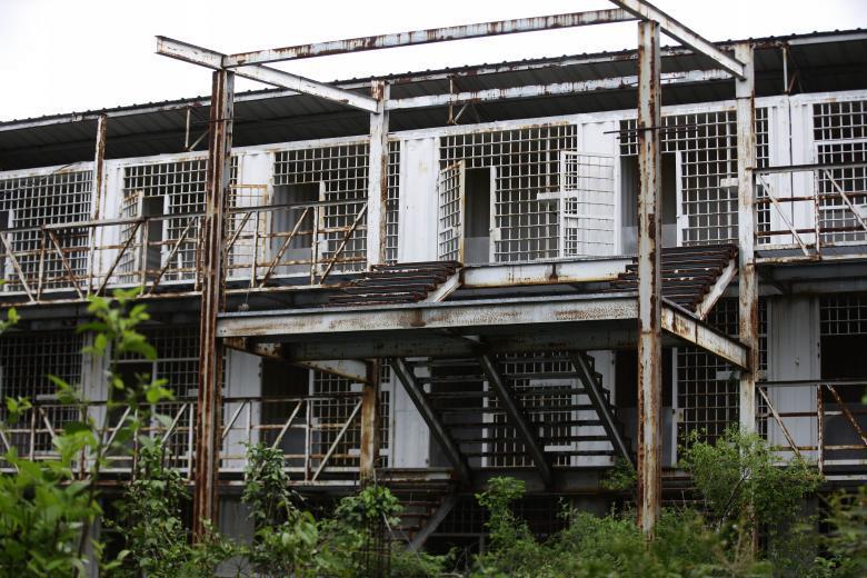 $!El óxido se apoderó de las edificaciones de metal que se habían logrado levantar.