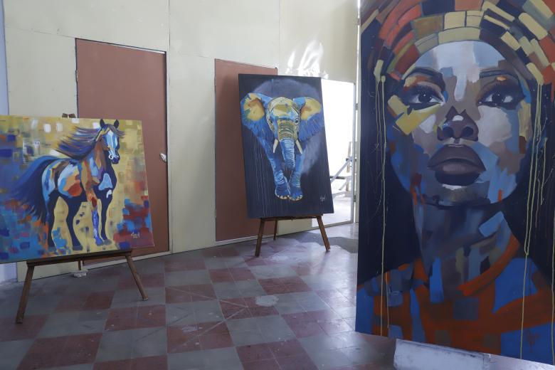 La pequeña exposición de cuadros pictóricos adornó el evento denominado “Protesta artística”, realizado por artistas hondureños que luchan por conservar su espacio.
