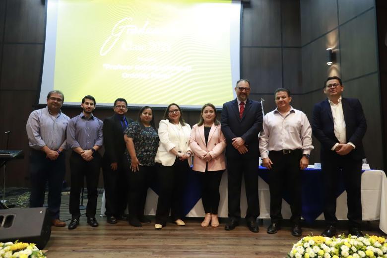 Gerson Coto, Jesús Emilio Canahuati, José González, Fanny Inestroza, Vania Montecinos, Gisela Martínez, Javier Díaz, Jesús Canahuati y Marlon Escoto