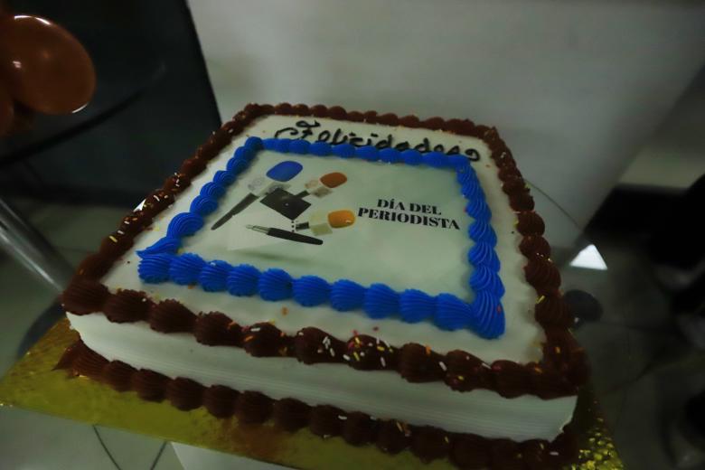 El pastel con el que se cerró la celebración especial en la Redacción de Diario La Prensa.