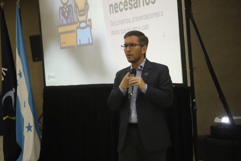 Juan Diego Filippi Quan durante su exposición magistral.