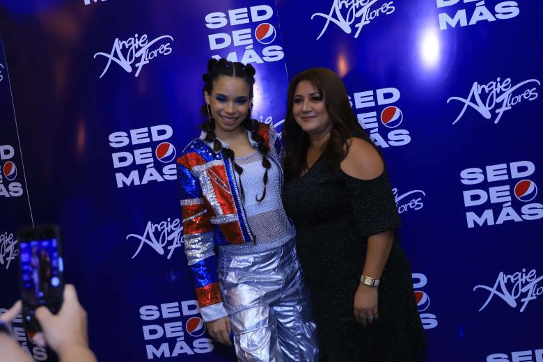 Angie Flores comparte con sus fans sampedranos