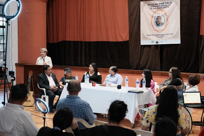 Al final del evento se compartió un refrigerio con el público. La entrada fue gratuita.