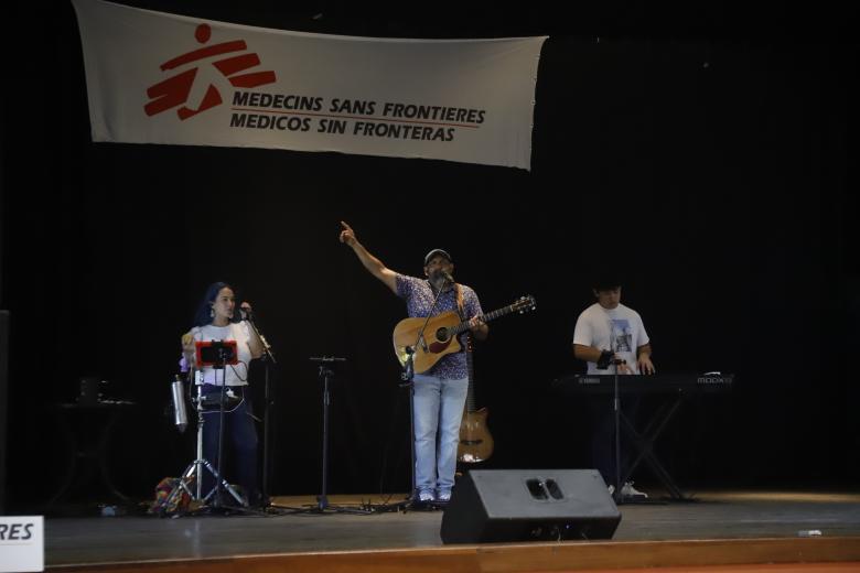 Jorge Torres y su banda amenizaron la jornada con sus canciones bailables.