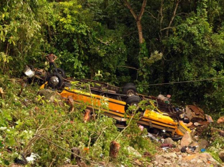 Tras conocer la tragedia, el presidente de Honduras, Juan Orlando Hernández, lamentó el fallecimiento de las muertes e instruyó a los cuerpos de contingencias 'atender con diligencia' a los lesionados.