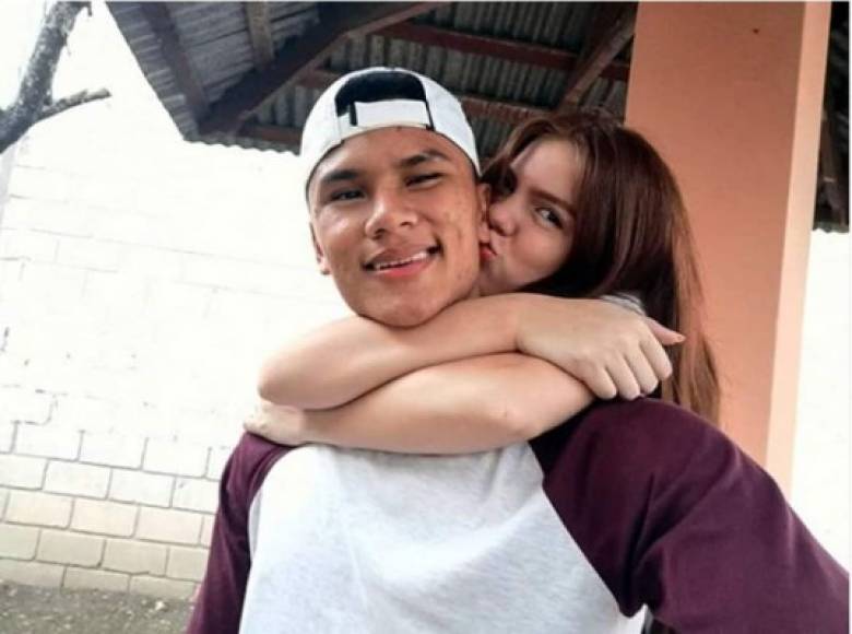 Denil Maldonado, defensa del bicampeón Motagua, aprovechó el día libre para viajar a Tegucigalpa y pasar el tiempo con su bella novia Iving Bruni.