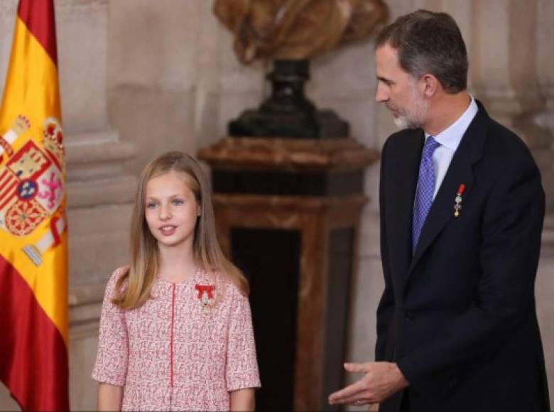 Hasta ahora solo habían acudido acompañando a sus padres a cualquier acto público pero desde que Felipe VI se proclamara rey de España, comenzaron a preparar a Leonor de Borbón, que se convirtió con apenas 8 años en la princesa de Asturias y que presidirá por primera vez este año los premios Princesa de Asturias el 18 de octubre y posteriormente los de Girona el 4 de noviembre.<br/>