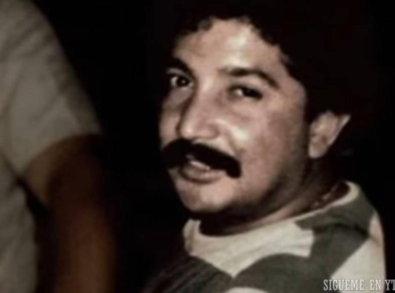 Se presume que Salazar fue partícipe de la muerte de Barry Seal —piloto americano que traicionó a Pablo Escobar—, pero años más tarde colaboró con la justicia y ayudo en la captura de Jorge Luis Ochoa, como represalia por esto <i>Rafico </i>fue asesinado en Envigado.