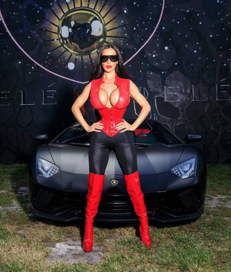 Christina Ashten cobraba a sus suscriptores a cambio de enviarles fotografías pornográficas bajo el nombre de Ashten G.