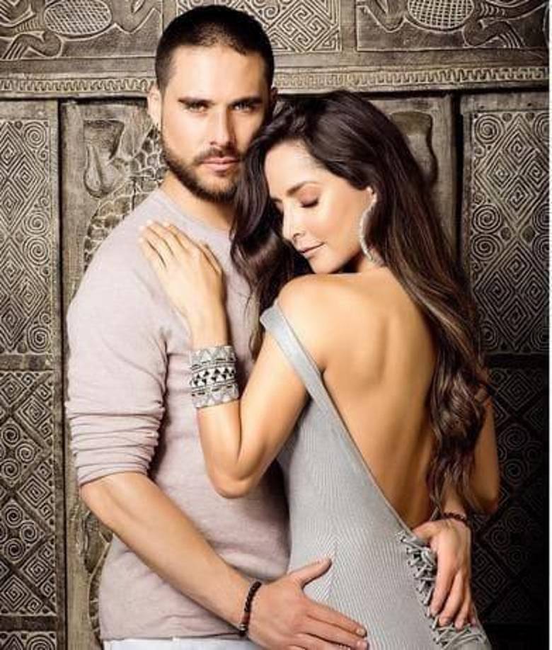 Además, agregó “Mi relación anterior no era mala, al contrario, fue una relación hermosa. (Carmen fue) una mujer maravillosa, una mujer que merece todo lo mejor en el mund. Profesionalmente (“Carmen”) es maravillosa, pero voy a decir qué faltó en esa relación: Faltó a Dios en la mitad, por más que fuéramos a misa”.