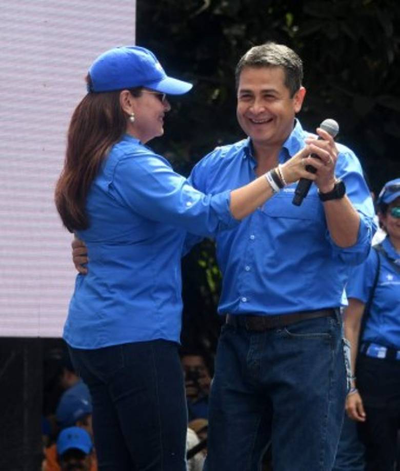 Ana de Hernández fue muy activa durante la campaña presidencial de su esposo, el actual mandatario, Juan Orlando Hernández.