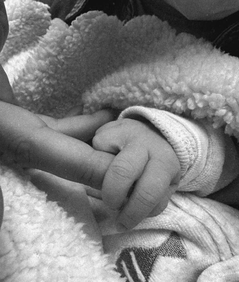 ”No he podido ver a mi nieto Piero quien nació en la @clinicarosario en Medellín, sacaron a mi hija y a otras madres de la sala de espera porque hoy nació la hija de @maluma en esa clínica.”, dijo en sus primeras líneas la usuaria.