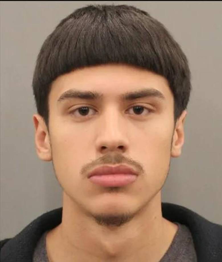 Tras las investigaciones, los detectives encontraron presunta responsabilidad de Medrano y de Andrés Lara (el de la foto) de 19 años. Ambos fueron detenidos el 7 de abril, y enfrentan cargos de homicidio calificado.