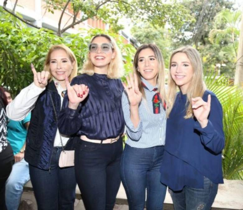 Las guapas hijas de Tito Asfura, alcalde y candidato a la reelección de la alcaldía de Tegucigalpa, se robaron los suspiros al acudir a votar en la capital de Honduras.