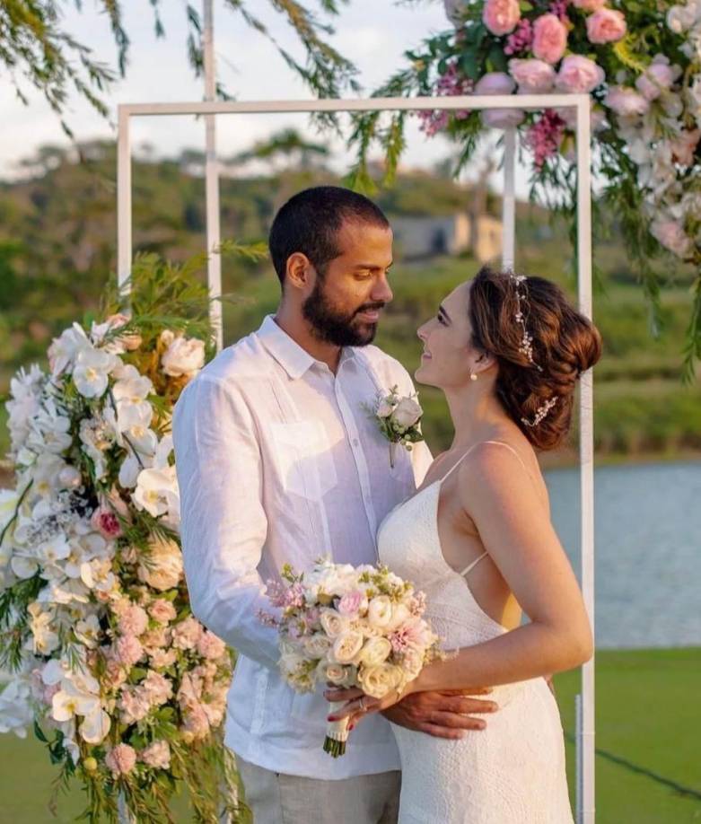 Edrick Menjívar: El portero del Olimpia está casado con la bella Takashi McNab. 