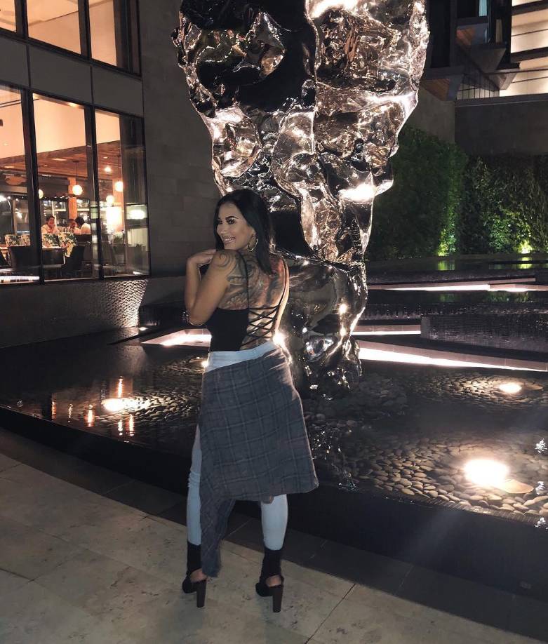 De acuerdo con la madre de la influencer, que conversó con el Hawaii News Now, fue la hija menor de Theresa, de tan solo 6 años, la persona que identificó a su padre como el autor del asesinato, pues estuvo presente en el momento del crimen.