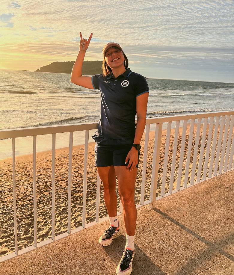 La futbolista mexicana suele dar de qué hablar dentro y fuera de la cancha. Si no es al frente del Cruz Azul lo hace en sus redes sociales.