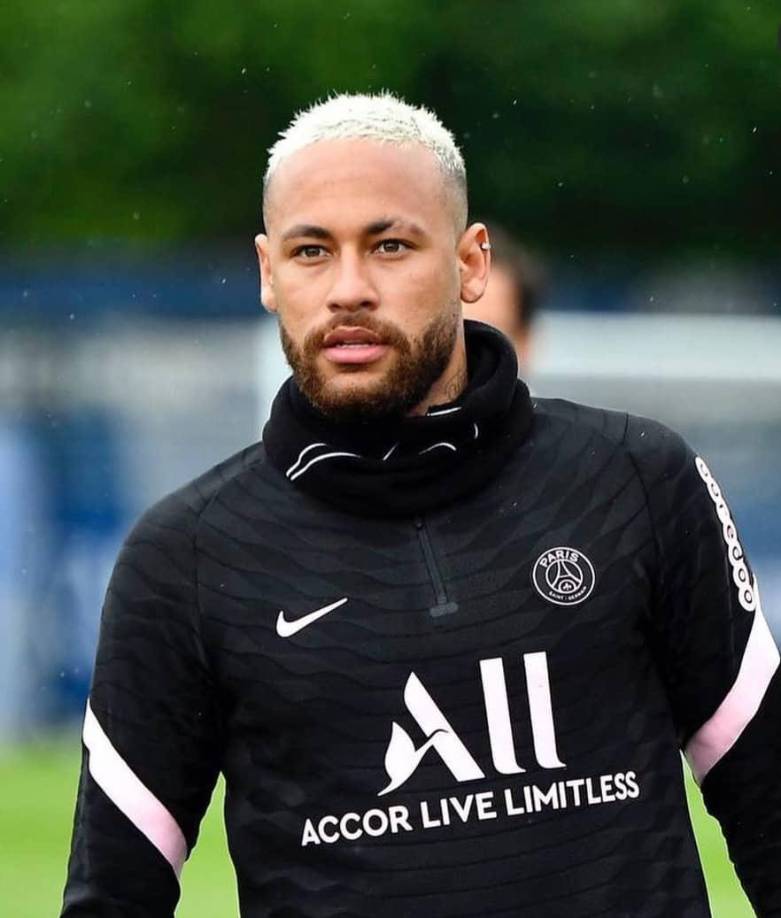 Sorpresa. Según RMC Sport, Neymar ha decidido salir del PSG. Al brasileño no le habría gustado las últimas declaraciones del presidente del PSG, Nasser Al Khelaifi en el diario francés Le Parisien, en la que lo tachó de poco profesional y esas palabras habrían ocasionado que diera el paso para buscar un nuevo equipo.