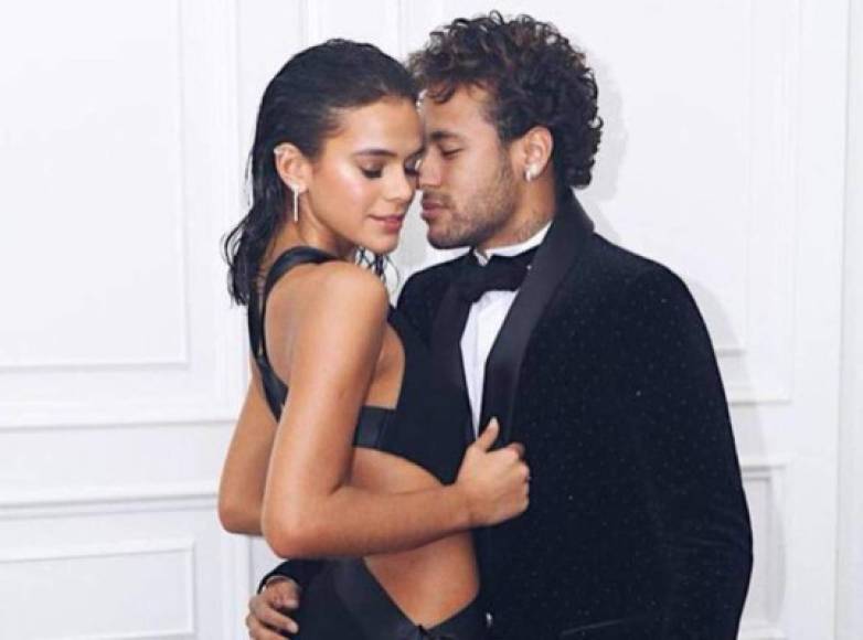 Neymar y Bruna Marquezine decidieron poner punto y final a su relación de amor por segunda vez. La pareja, que volvió hace poco más de un año, se ha roto por decisión del futbolista brasileño.