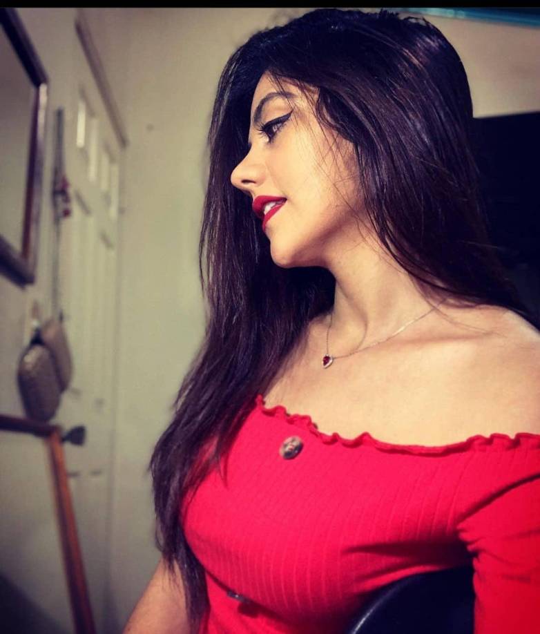 Scarleth Ordóñez se ha desempeñado como modelo y la chica fue conquistada por el destacado exfutbolista Dani Turcios. La joven presume en sus redes sociales el amor que tiene por el catracho. 