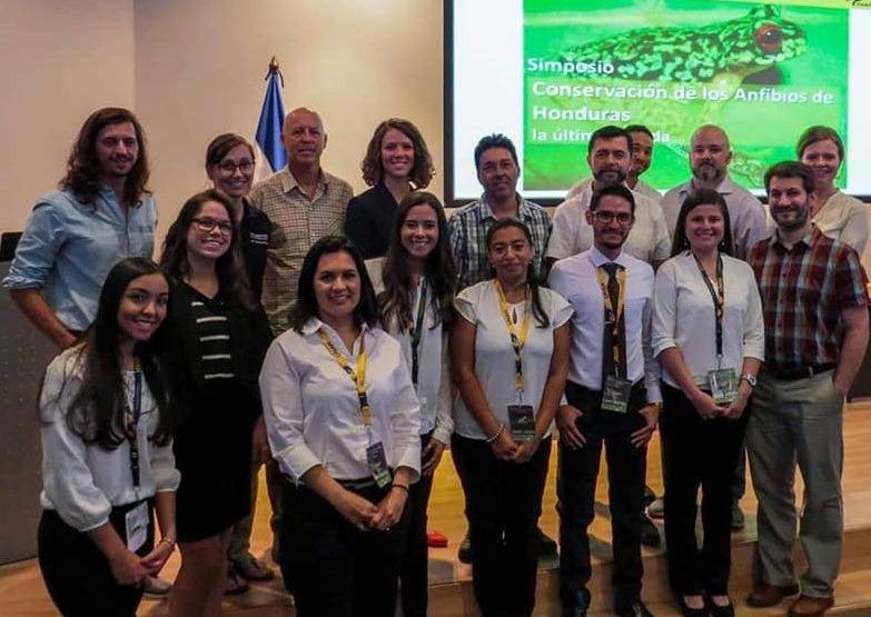 $!Parte del grupo de investigadores de la UICN, Re:wild, Unah, Panthera y otras organizaciones que contribuyeron a la evaluación de los anfibios en Honduras, muchos de ellos, endémicos de El Cusuco.