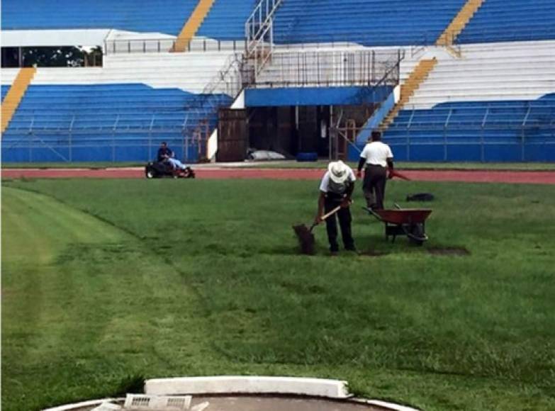 Al césped del estadio también le han estado dando mantenimiento para que este en óptimas condiciones para el primer partido ante Panamá.