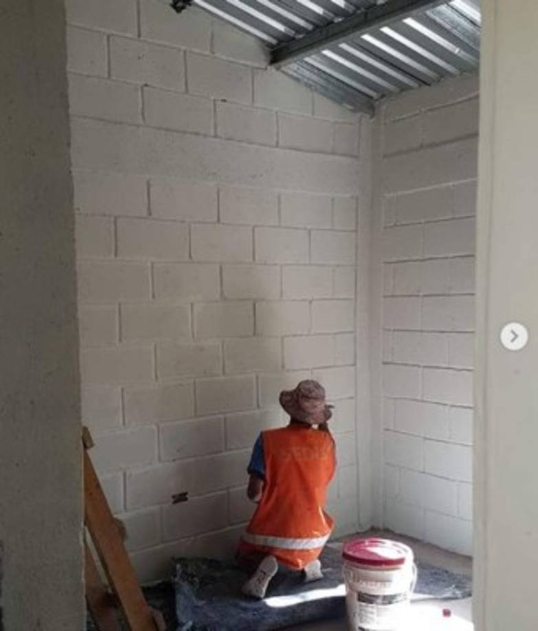 Y lo que ellos menos se esperaban, tener una nueva casa que se construyó con la ayuda del gobierno, que al igual que Eduardo se conmovieron al conocer a esta humilde familia.