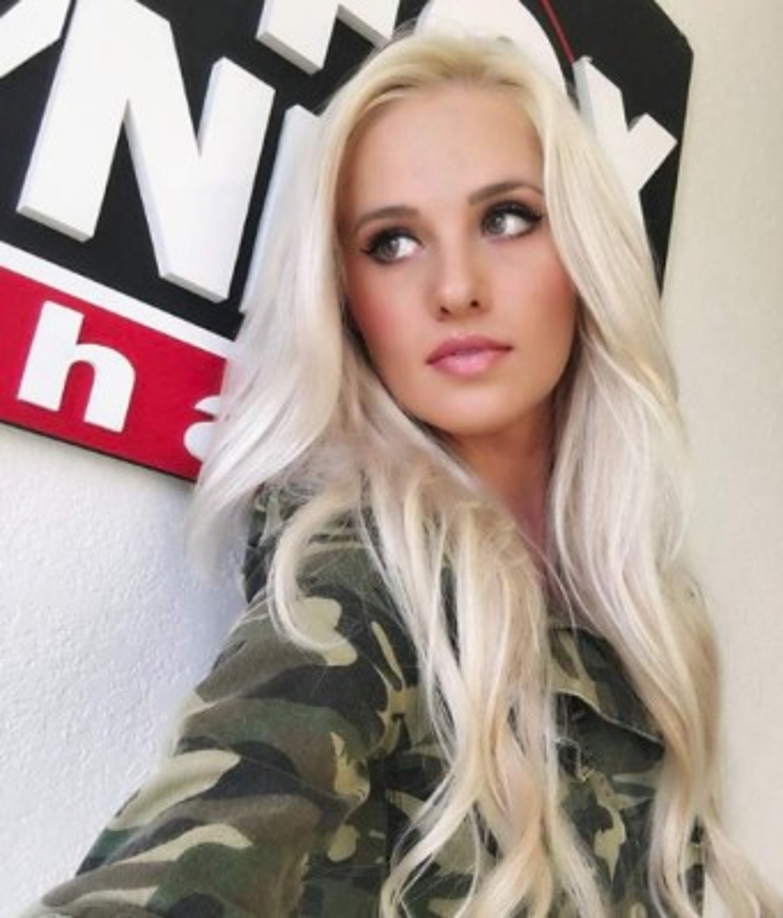 Lahren tiene más de un millón de seguidores en su cuenta de Instagram, donde no oculta su apoyo al presidente estadounidense.