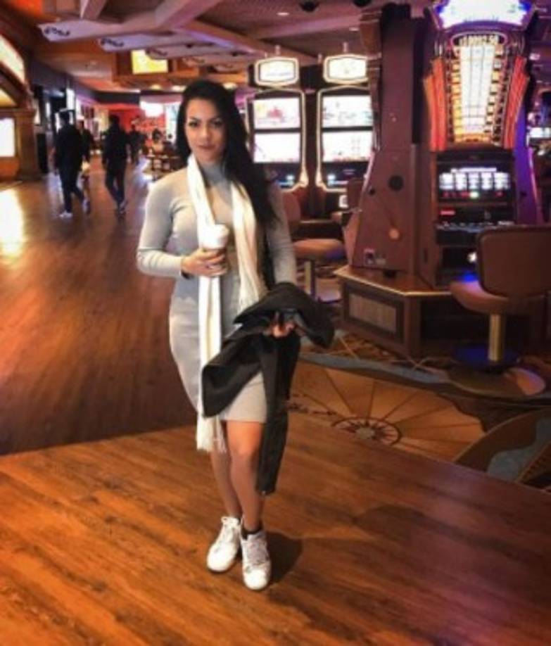 Tras conseguir 285 mil seguidores en Instagram, Melissa consideró cambiar de profesión. Las mismas fotografías eróticas que en ocasiones compartía en esta red social, las vendería a través de OnlyFans.<br/><br/>