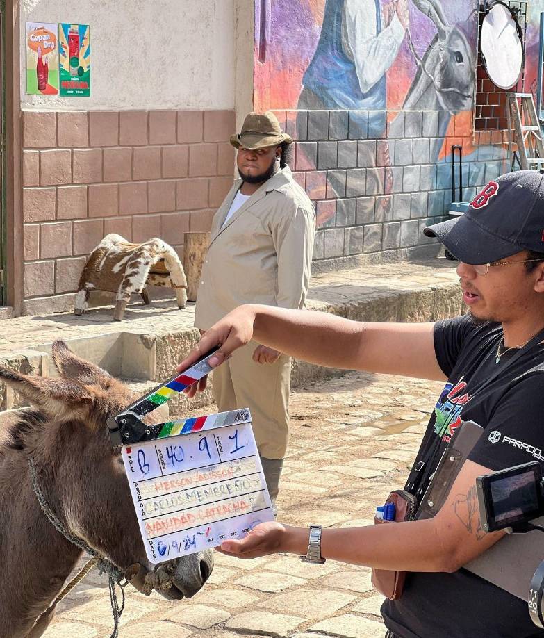 Cabe mencionar que, La More impresionó a sus seguidores tras anunciar que está actuando en la película hondureña “Navidad Catracha 2”.