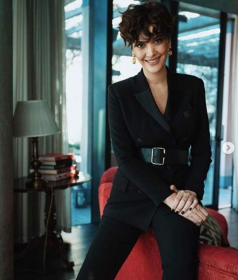 <br/>Además de ser una excelente actriz, Bergüzar también es cantante y grabó un disco que tuvo bastante éxito en su país. <br/>