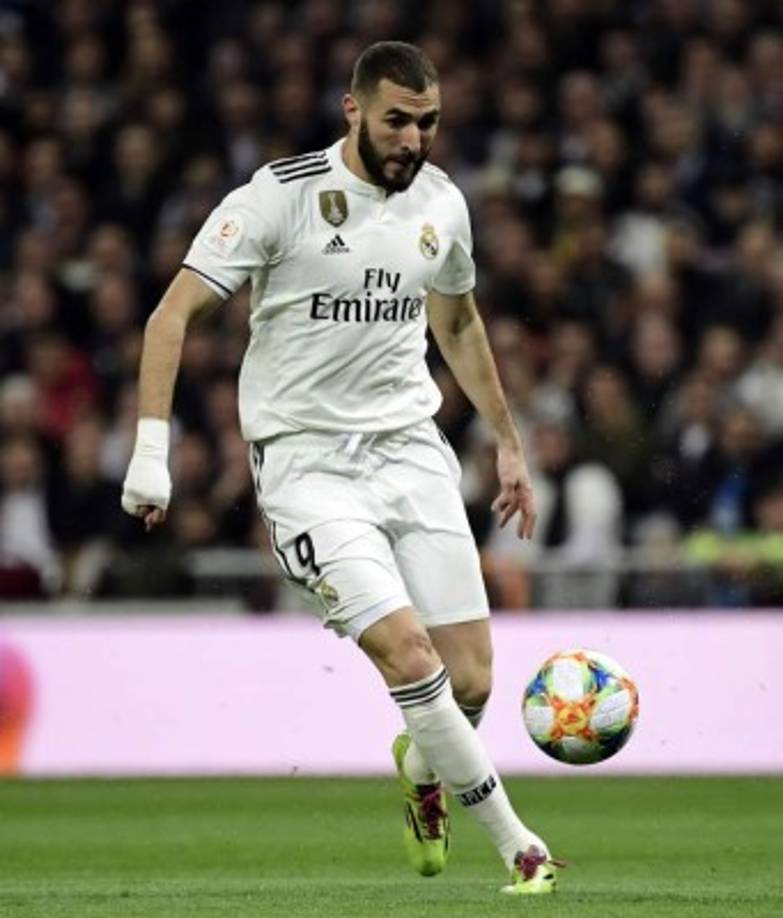 Karim Benzema (5): no ejerció el papel protagonista que últimamente asume en el remate. Apenas un disparo a bocajarro sacado por Ter Stegen y un testarazo que rozó el larguero. Estuvo mejor en la asociación con sus compañeros, con una conexión especial con Vinicius que generó peligro continuo.