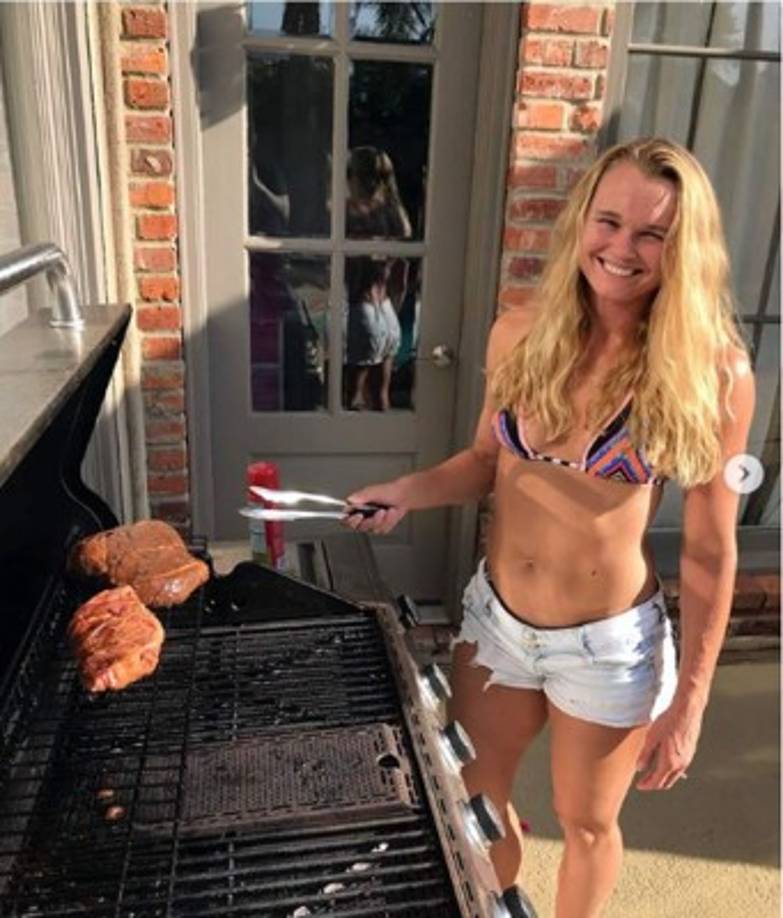 Andrea Lee es una mesera que se convirtió en peleadora y llegó a la UFC por sus triunfos en el amateurismo.