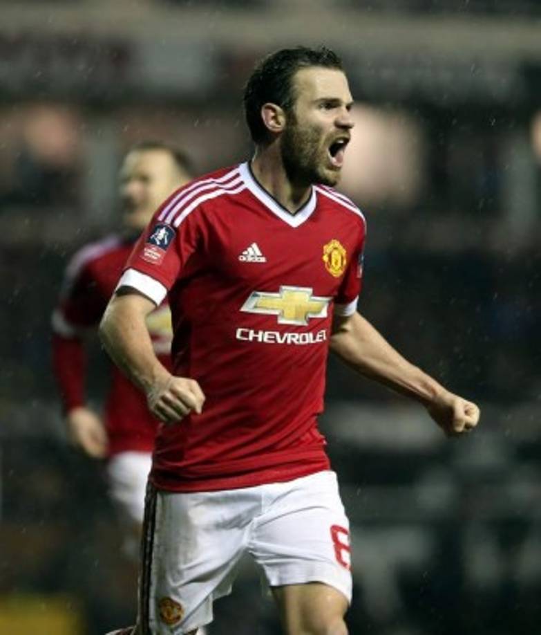 Juan Mata: El español será uno de los primeros descartes del nuevo entrenador del Manchester United, José Mourinho, cuando tome oficialmente las riendas del club, según publicó la cadena británica Sky Sports. Estaría en la agenda del Barcelona.