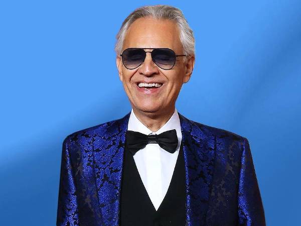 La trayectoria de Andrea Bocelli es reconocida internacionalmente por sus aportaciones a la música clásica y popular. Sin embargo, antes de convertirse en uno de los tenores más conocidos del mundo, el artista italiano enfrentó una serie de circunstancias relacionadas con su salud visual que marcaron su vida desde la infancia.