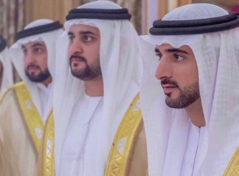 Fazza contrajo matrimonio con su prima Sheikha bint Saeed bin Thani Al Maktoum. En la misma ceremonia, también se casaron dos de sus hermanos: el diputado gobernante de Dubai, Sheikh Maktoum bin Mohammed, con Sheikha Maryam bint Butti Al Maktoum, y el presidente de la fundación Mohammed bin Rashid Al Maktoum, Sheikh Ahmed bin Mohammed, con Sheikha Midya bint Dalmouj Al Maktoum.