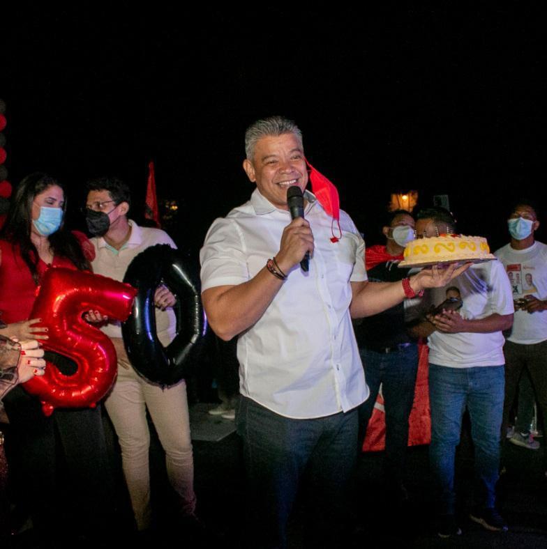 Omar Menjivar se retracta tras crítica a María Antonieta Mejía y ella responde