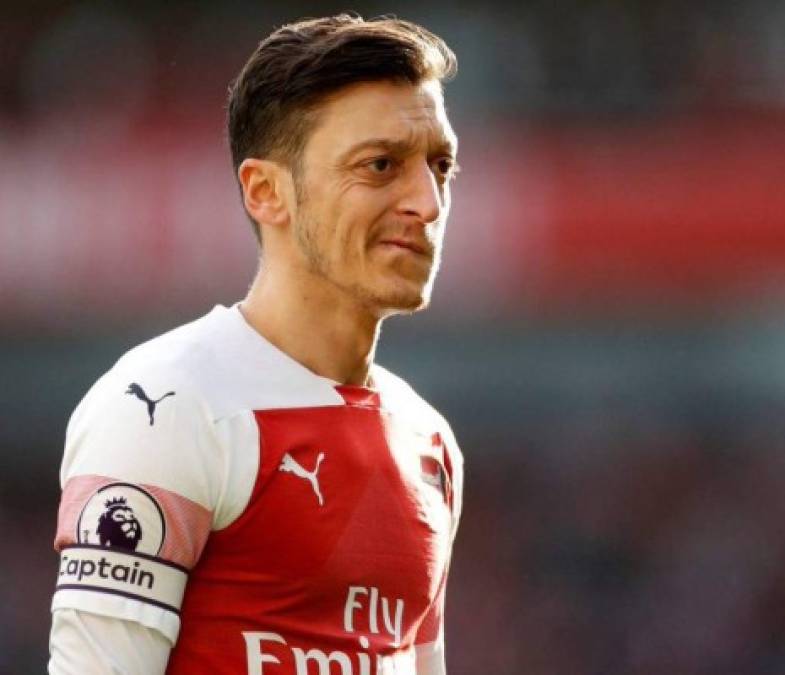 Mesut Özil: Bombazo. El mediocampista alemán dejaría al Arsenal y suena para llegar al DC United de la MLS en donde reemplazaría a Wayne Rooney. Según información del periodista deportivo, Steven Goff, del Washington Post, los representantes del futbolista, exseleccionado nacional de Alemania, se reunirán con el DC United la próxima semana.