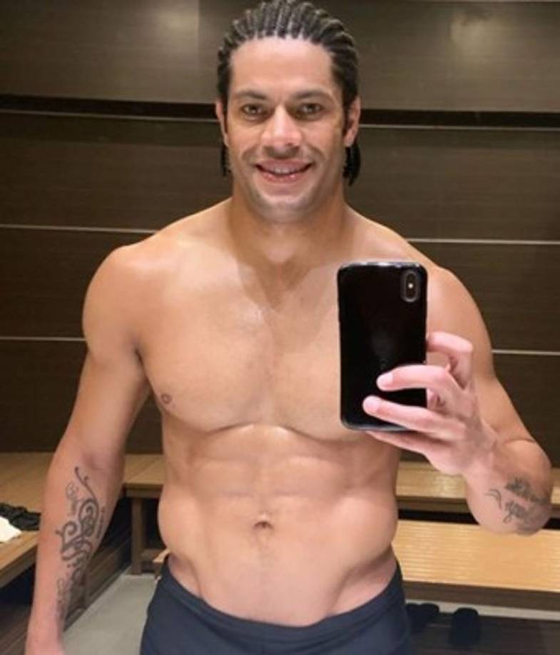 Y añadieron: 'El jugador y la joven comenzaron a salir en octubre y el propio futbolista fue quien hizo pública la información, porque no quería esconderse. Su posición es transparente y quiere evitar mentiras comentarios maliciosos. Además, el futbolista se lo comunicó a su familia e hijos'.<br/>